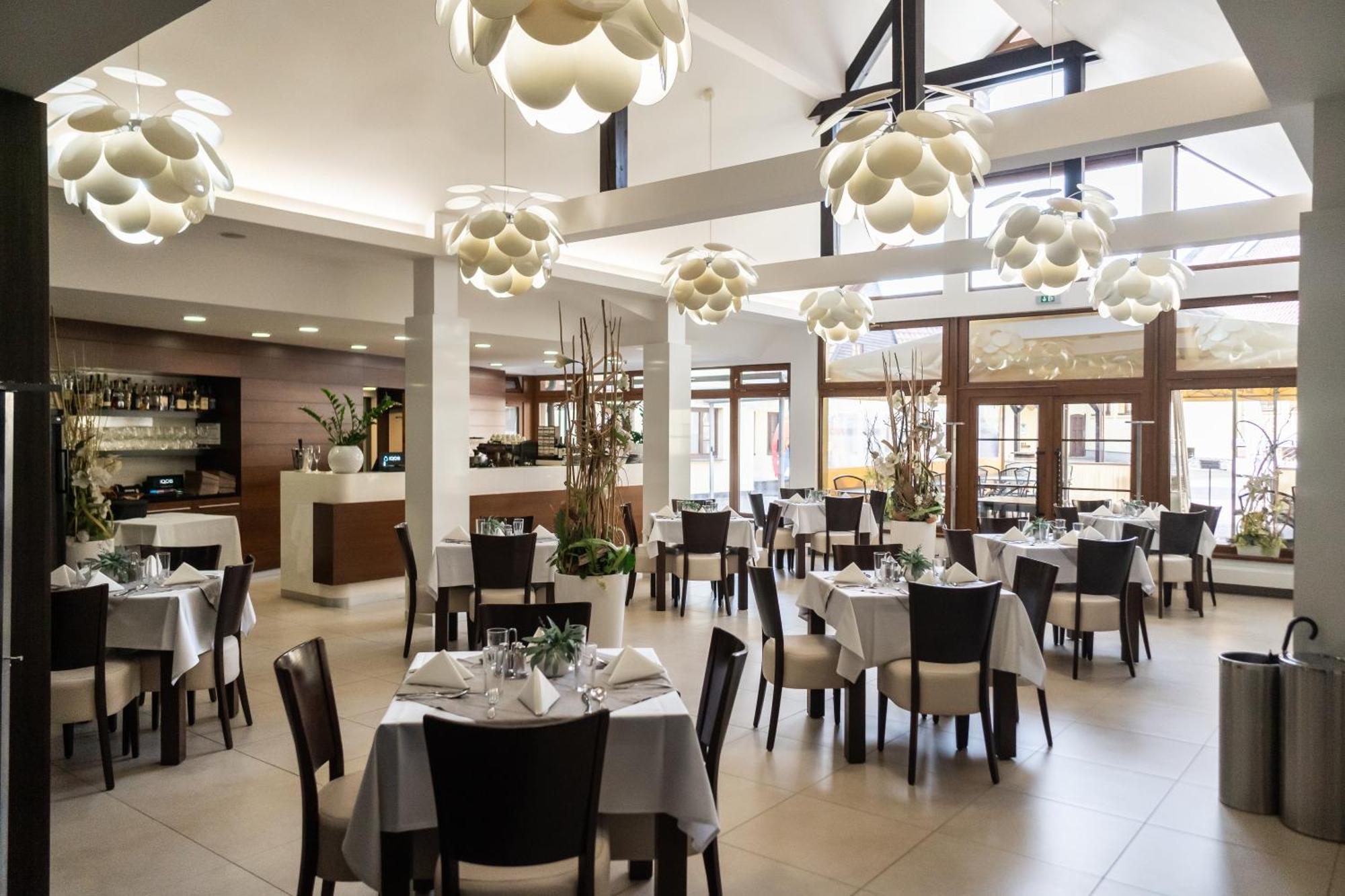 Hotel Sladovna Черна Хора Екстериор снимка