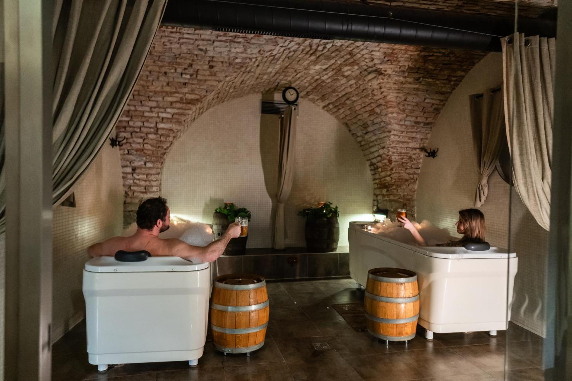 Hotel Sladovna Черна Хора Екстериор снимка