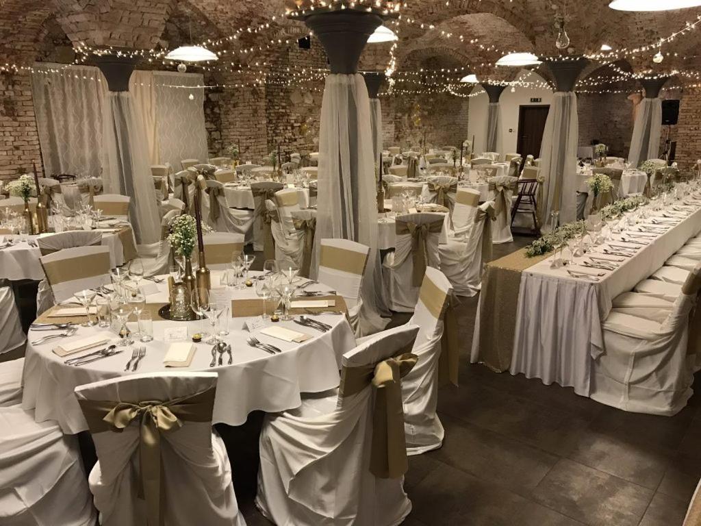 Hotel Sladovna Черна Хора Екстериор снимка